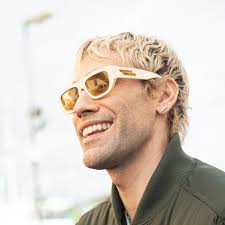 18歲青春無敵！會衝浪會飛車的IG辣模Imogen Caldwell-美女-GQ瀟灑男人網| GQ Taiwan