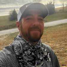 How is the raccoon river flowing for kayak fishing?