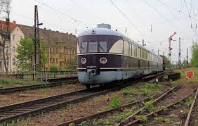 Svt 137 234 on the way to tag der sachsen in wurzen. Der Dreiteilige Schnelltriebwagen Svt 137 856 Der Bauart Koln Wahrend Der Uberfuhrungsfahrt Zum 6 Dresdner Dampfloktreffen Am Bahnbilder De