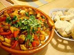 Vind hier diverse recepten voor heerlijke salades. Aubergine Courgettetajine Met Abrikozen En Dadels Vegetarisch Eten Is Een Feest
