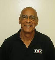 Len Woods receives Steve Holman Award for his work in student success at UH  Hilo