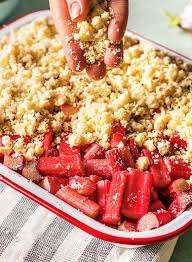 Passend Zur Saison Darum Ist Rhabarber Gesund Rezept Rhabarber Gesund Crumble Rezept Rhabarbercrumble