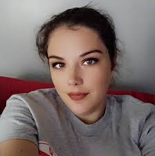 So I keep seeing people giving baby chicks treats, I have only given mine  chick feed. Then recently grass. And they just had live mill worms. What  all can they safely eat?