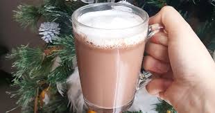 Dans Une Casserole Faire Fondre Le Chocolat Dans Le Lait Avec Le Sucre Vanille Et Les Epices Lorsq Chocolat Chaud Maison Chocolat Chaud Recettes De Boissons
