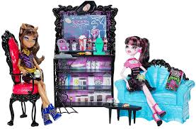 Maybe you would like to learn more about one of these? Coffin Bean Giftset Monster Cafe Clawdeen Draculaura Exclusive Coffin Bean Poupees Monster High