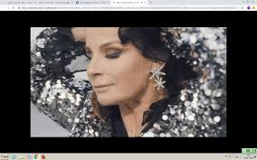Découvrez les nouveaux décors sur vos eaux pétillantes préférées avec leur nouveau film issu de matières 100% recyclées ! Carola Haggkvist Fan Club Beitrage Facebook