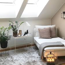 Raume Mit Dachschragen Sind Nicht Ganz Einfach Zu Gestalten Wir Zeigen Die Bes Dachschrage Einrichten Zimmer Mit Dachschrage Einrichten Raume Mit Dachschragen