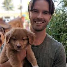 Good hold them puppies up! 👙🤣 WHEN THEY'RE ALL NATURAL... СНБАР ionens  Bo% สาน μΕ AND NEED A LITTLE SUPPORT!!