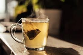 Conheça 3 chás estimulantes para substituir o café no início do dia |  Metrópoles
