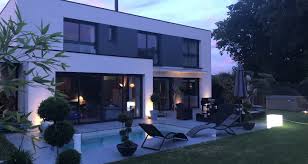 Photo D Une Maison Contemporaine Avec Piscine Maisons Design Et Traditions