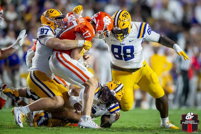 LSU Dismantles Clemson 51-10 in Lane Kiffin's Highly Anticipated Debut | Gridiron Football