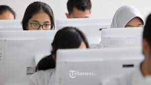 Koinworks ini sudah sangat dikenal untuk melakukan pinjaman online. Demi Un Online 2 Sekolah Di Luwu Timur Harus Cari Pinjaman Komputer Tribunnews Com Mobile