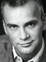 Ukończył pwst w warszawie w 1990 roku. Slawomir Pacek