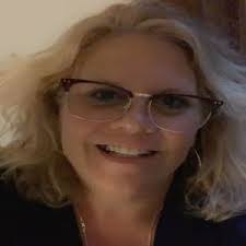 Lisa Perla's Instagram, Twitter & Facebook