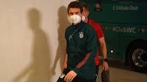 You dont feel müllers body type, he is very agile and well, very good at everything, that is important as a cam^^. Fc Bayern Thomas Muller Nach Coronainfektion Bei Klub Wm Im Mondanzug In Munchen Gelandet Eurosport