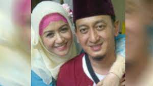 Orang tua bisa cerai, tapi hubungan anak dengan orang tua tetap tidak bisa dipisahkan. Rd 0iliksp2hrm