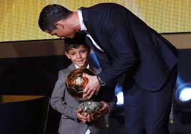 كم عمر ابن كريستيانو رونالدو Tacteec