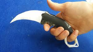 Yups, biasanya dinding hanya dapat di hias dengan tempelan kertas origami dan. Cara Membuat Pisau Kertas Tempur Cs Go Karambit Youtube