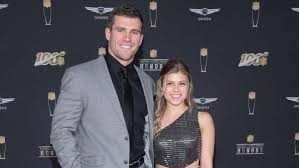 Nov 02, 2000 · the one with the engagement picture: Look Tj Watt Proposes To Longtime Girlfriend Dani Rhodes