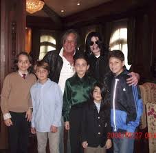 1 early life and career 2 death of michael jackson 3 personal life 4 rumors 5 filmography 6 external links michael joseph jackson jr, commonly known as prince, is the eldest son ofmichael jackson anddebbie rowe. Samenspende Wer Ist Paris Jacksons Vater Welt