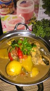 Ayam masak kurma is best enjoyed with a plate of rice and accompanied by vegetables during lunch or dinner. Namakucella Ayam Masak Kurma Idaman Hati Abang