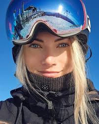 Honestly, I can't wait for this ❄️ Who's also ready for winter now? 😂🙌  #snowboarding #snowboardinggirl