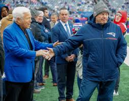 Bill Belichick bác bỏ lời khẳng định của chủ sở hữu Patriots Robert Kraft rằng việc thuê huấn luyện viên là một "rủi ro lớn" - Yahoo Sports