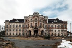Barockschloss In Tynec Download This Photo And Other Beautiful Photos For Free On Our Site Barockschloss Verwunschene Schlosser Verlassene Schlosser