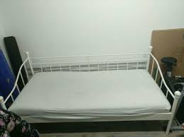 Profitieren sie von einer vielseitigen matratze in 90x210 cm ‒ auch bei betten mit überlänge. Metall Bett 90 X 200 Weiss Mit Lattenrost Matratze In Hessen Kassel Ebay Kleinanzeigen