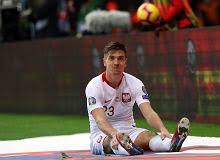 Sezonu domu z papieru miała miejsce w piątek 3 kwietnia 2020 roku. Krzysztof Piatek Pojawil Sie W Reklamie Znanego Serialu Wlosi Jest Bohaterem Takze Na Netfliksie Pilka Nozna Sport Pl