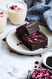 Frosted Earl Grey Brownies Baked In A Loaf Pan And Topped With Rose Petals For A Romantic Valentine S Day Desser Frosting Recipes Desserts Homemade Brownie Mix