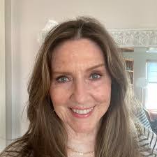 Martha Arroyave's Instagram, Twitter & Facebook