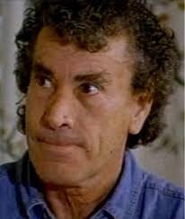 Lo lograron 😭. Finalmente lo rompieron. Finalmente ganaron. Destrozaron a  alguien. Alguien que siempre estaba feliz, que siempre estaba sonriendo.  Alguien que no merecía el odio. Alguien que no hacia nada más