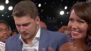 European star luka doncic is preparing for the night of his life, but he's not the only one in the family who's been in the news. Luka Doncic S Mom Is Still A Complete Smokeshow At Nba Awards
