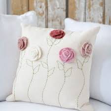 Amoartes S Photo On Instagram Kissen Design Gefilzte Blumen Schone Kissen