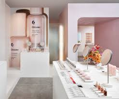Share your thoughts on glossier's product range, ask for advice on what to get, compare the products to other brands on the market, geek out over packaging. Pop Up Store Von Glossier Popupstores De