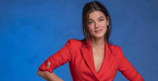 Gani müjde'nin bir deneme çekimine dahil olan deniz ilk olarak sil baştan dizisinde yer aldı. Pinar Deniz Ekranlara Yeniden Donuyor Magazinn Com