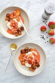 Simple Comme Une Creme Chantilly Au Chevre Compote Fraise Rhubarbe Et Croutons Aux Epices La Cuisine C Est Simple Fraise Rhubarbe Croutons Rhubarbe