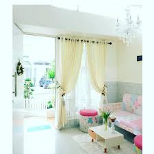 Menata rumah kecil dengan sedikit ruang dapat disiasati dengan membuat sebuah ruangan memiliki beberapa fungsi. Tips Mengatur Ruang Tamu Sempit Tampil Lebih Lapang Homeshabby Com Design Home Plans Home Decorating And Interior Design