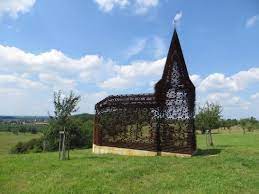 De maker van deze bijzondere kerk is gijs van vaerenbergh. Reading Between The Lines Church Borgloon Bewertungen Und Fotos