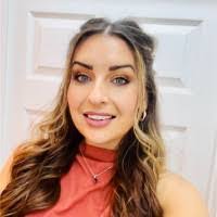 Lindsay Baxter's Instagram, Twitter & Facebook