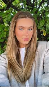 Ellen Kirwan's Instagram, Twitter & Facebook