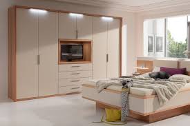 Die front des schrankes besteht aus massiver kernbuche, der korpus aus einer buchennachbildung. Dietz Florenz Schrank Tv Fach Kernbuche Magnolia Mobel Letz Ihr Online Shop