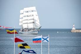 Jun 24, 2021 · британский эсминец имел полное право зайти в «территориальные воды украины» вблизи крыма, чтобы сократить путь из одессы в грузию. Sevastopol Otmetil Den Vmf Ia Regnum