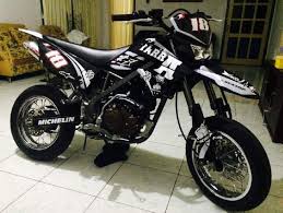 Sangat menyenangkan modifikasi klx 150 supermoto yang menjadi koleksi disini bisa menjadi inspirasi buat bengke modifikasi motor trail dan juga ada kawasaki klx 150 yang ada di salatiga, semarang, surakarta, tegal, batu, blitar, kediri, madiun, malang, mojokerto, pasuruan, probolinggo. Hasil Jadi Decal Klx 150 Motocross Kendaraan Modifikasi Mobil