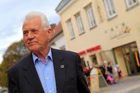 8/02/1997 in chicago, il · draft: Canada S Richest People Frank Stronach