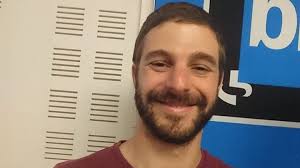 Notre expert Thomas Munoz qui vous donne plein d'astuces pour réparer vos  appareils défectueux