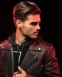 Ella Abraham's Instagram, Twitter & Facebook