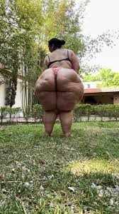 SSBBW Pamela Pear Clapping Cheeks