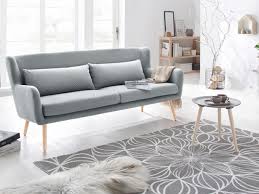 Banken aus norwegen, dänemark und finnland wollen ihre mobilen bezahlplattformen zusammenschliessen und damit von der weltweit steigenden nachfrage nach solchen lösungen profitieren. Lichtgrijze Bank Met Houten Pootjes In Scandinavisch Interieur Shopinstijl Nl